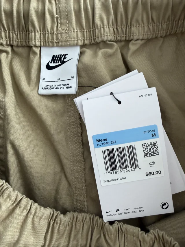 Nike Club Woven Shorts — Beige